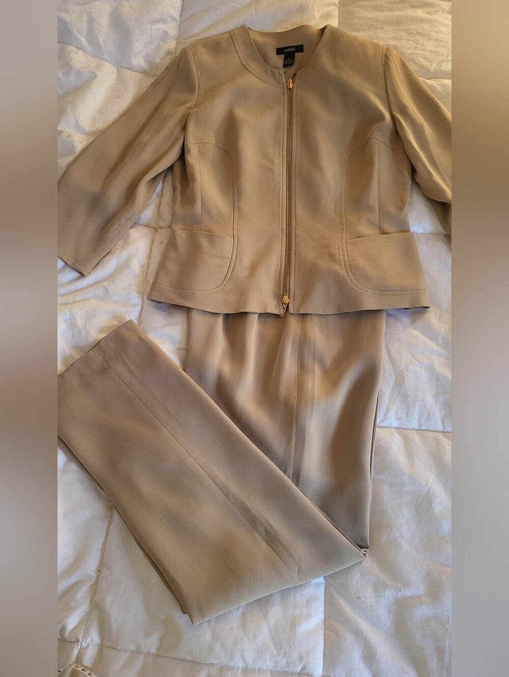 Alfani pant suit .pant is size 6 blazer size 4 silk tan/kaki nwot